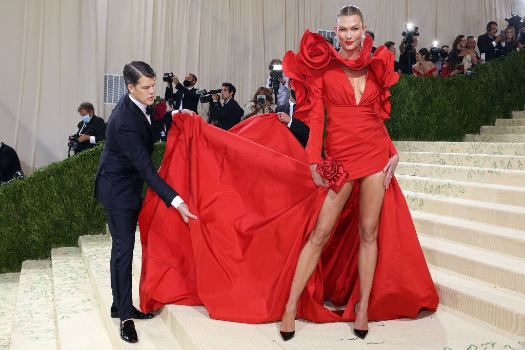 Wes-Gordon-et-Karlie-Kloss-au-Met-Gala-2021-a-New-York-City.-Photo-by-Taylor-HillWireImage_0