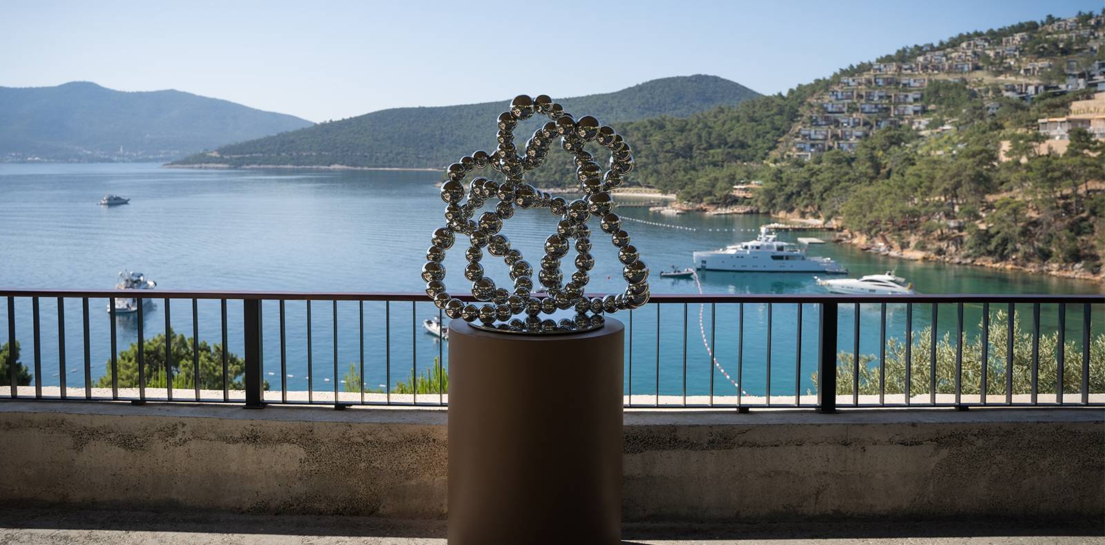 Xavier Veilhan, Takashi Murakami, Daniel Arsham, Perrotin, Bodrum