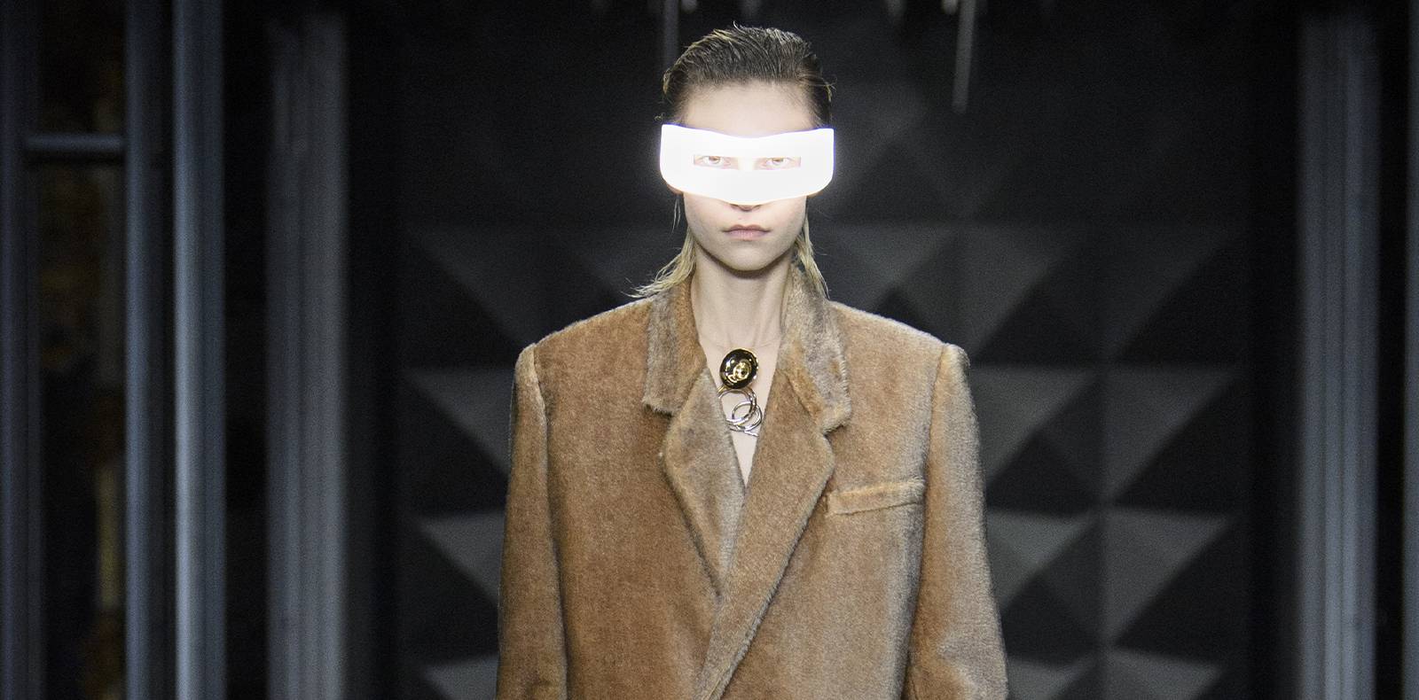 defile-Louis-Vuitton-automne-hiver-2023-2024-push