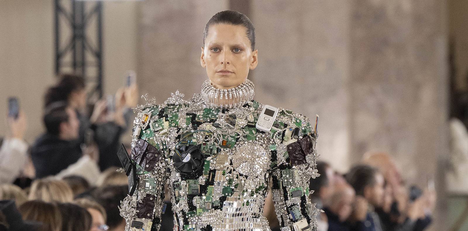 Show Schiaparelli, haute couture, robot dress