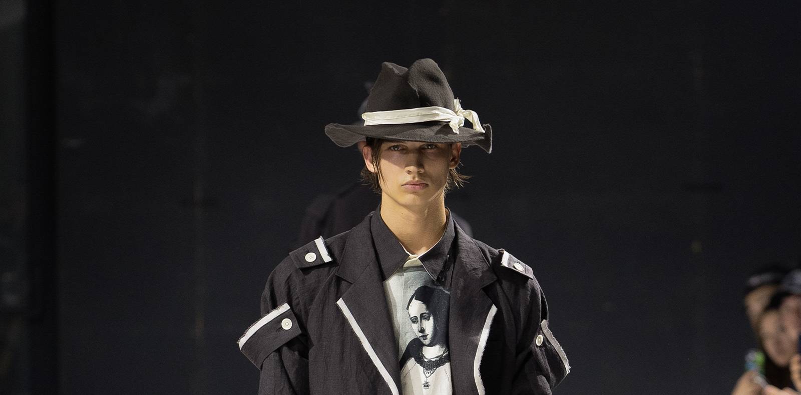 defile-yohji-yamamoto-printemps-ete-2024-push