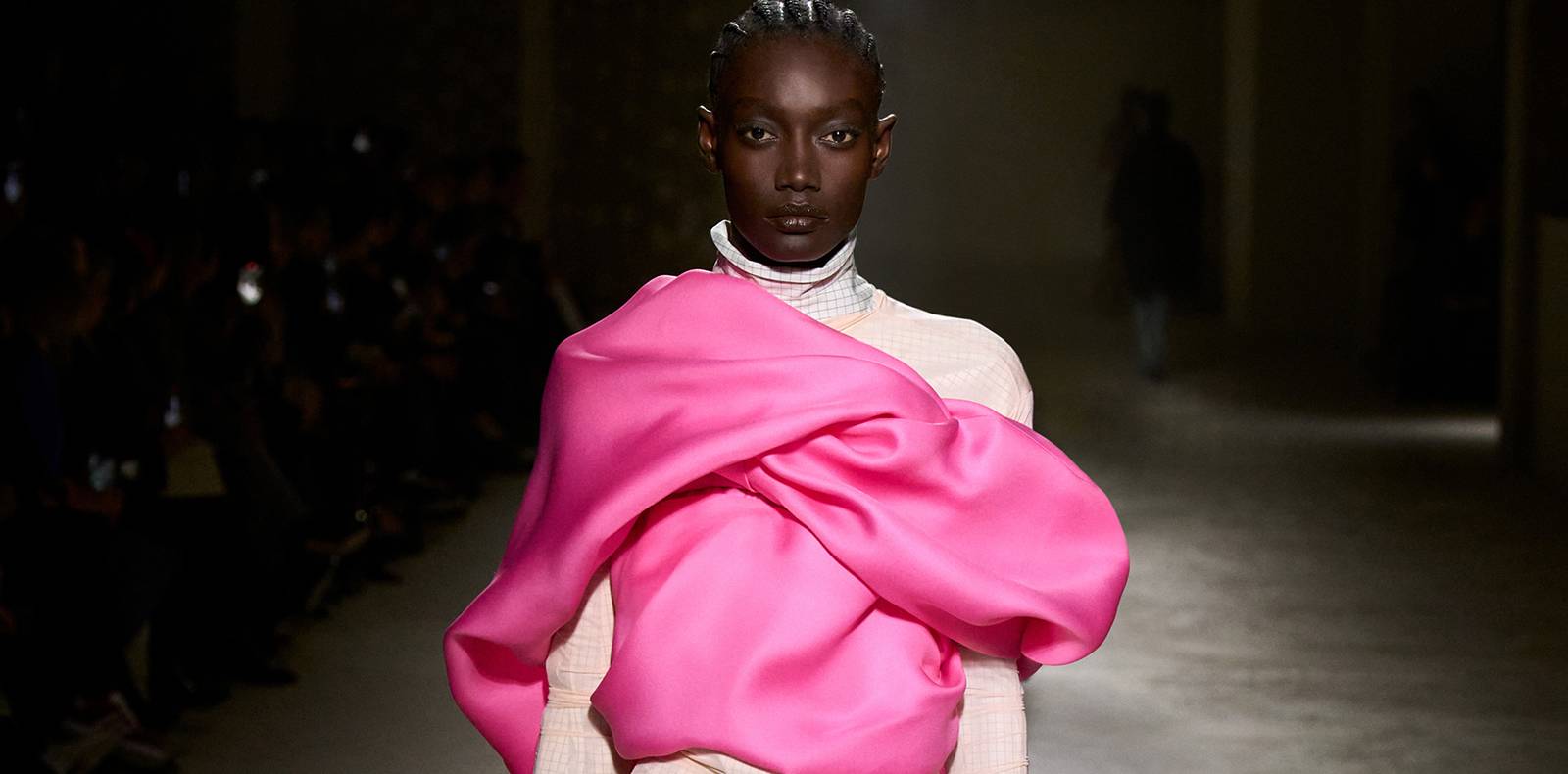 Le défilé Dries Van Noten automne-hiver 2024-2025.