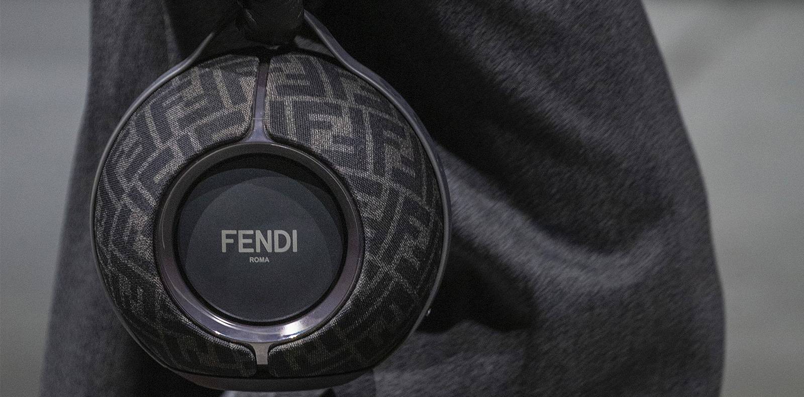 enceinte, défilé, devialet, fendi