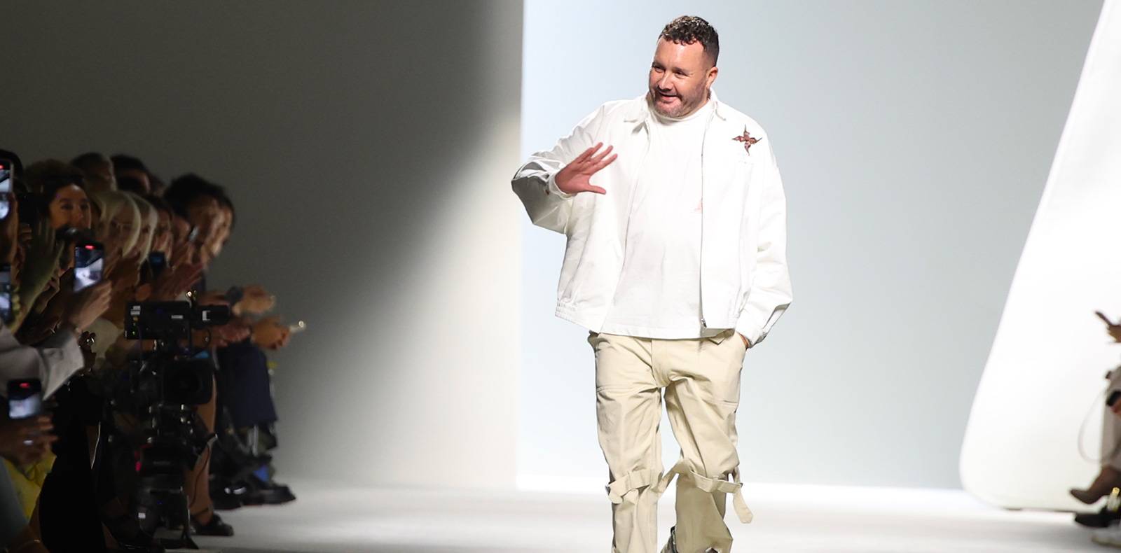 Au défilé Fendi printemps-été 2024, Kim Jones acclamé par les supermodels