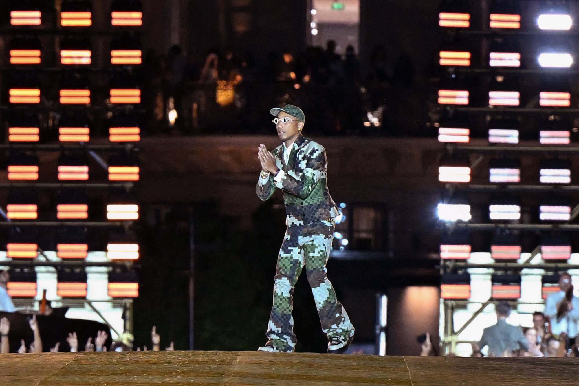 louis-vuitton-pharrell-defile-GettyImages-1500216240_2