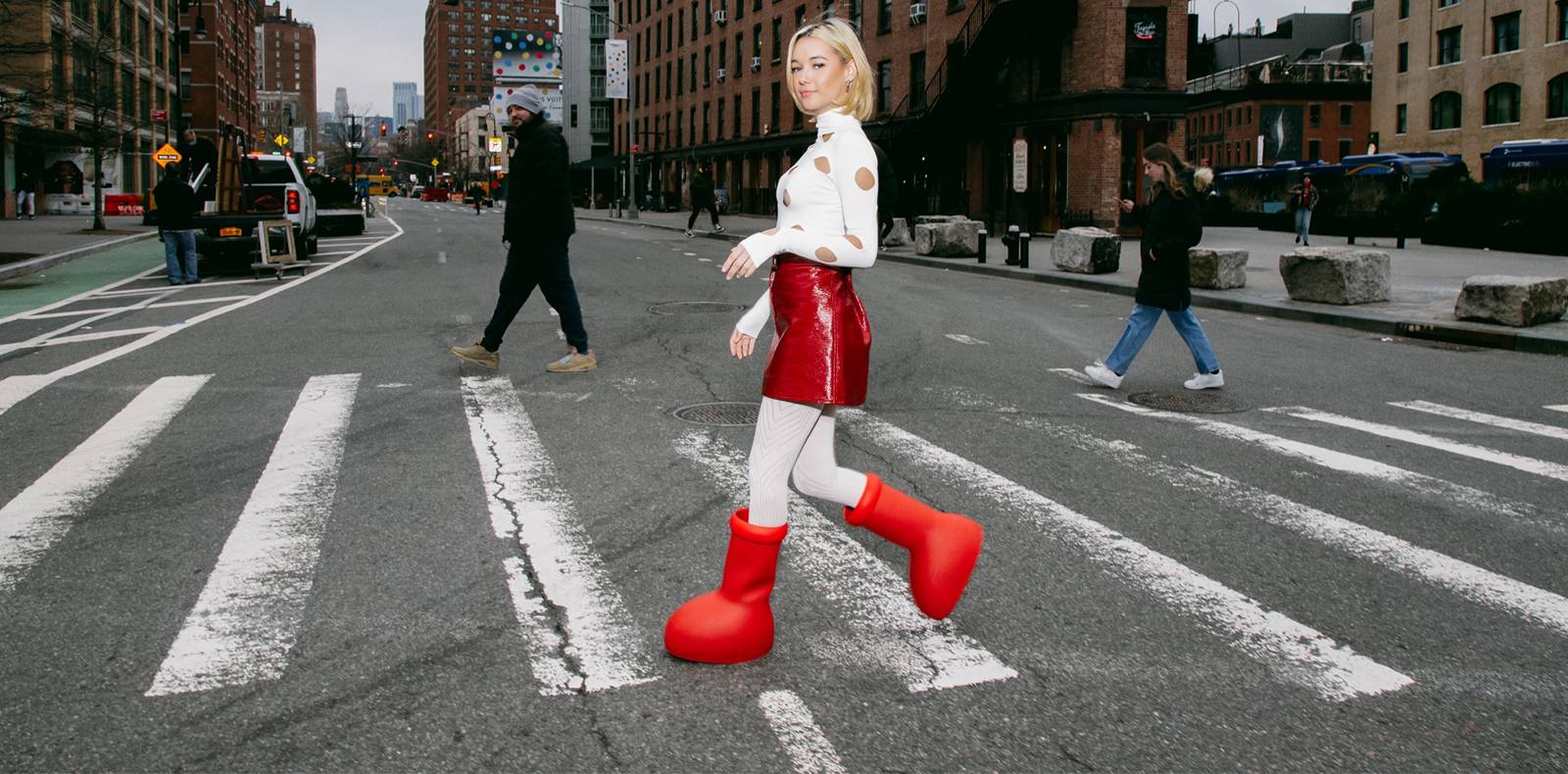 mschf-big-red-boots-trend-sneakers-hype-push2