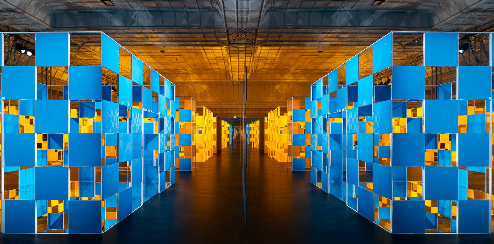 Daniel Buren, Exposition Bon marché, Paris, Installation in situ, œuvres, couleurs