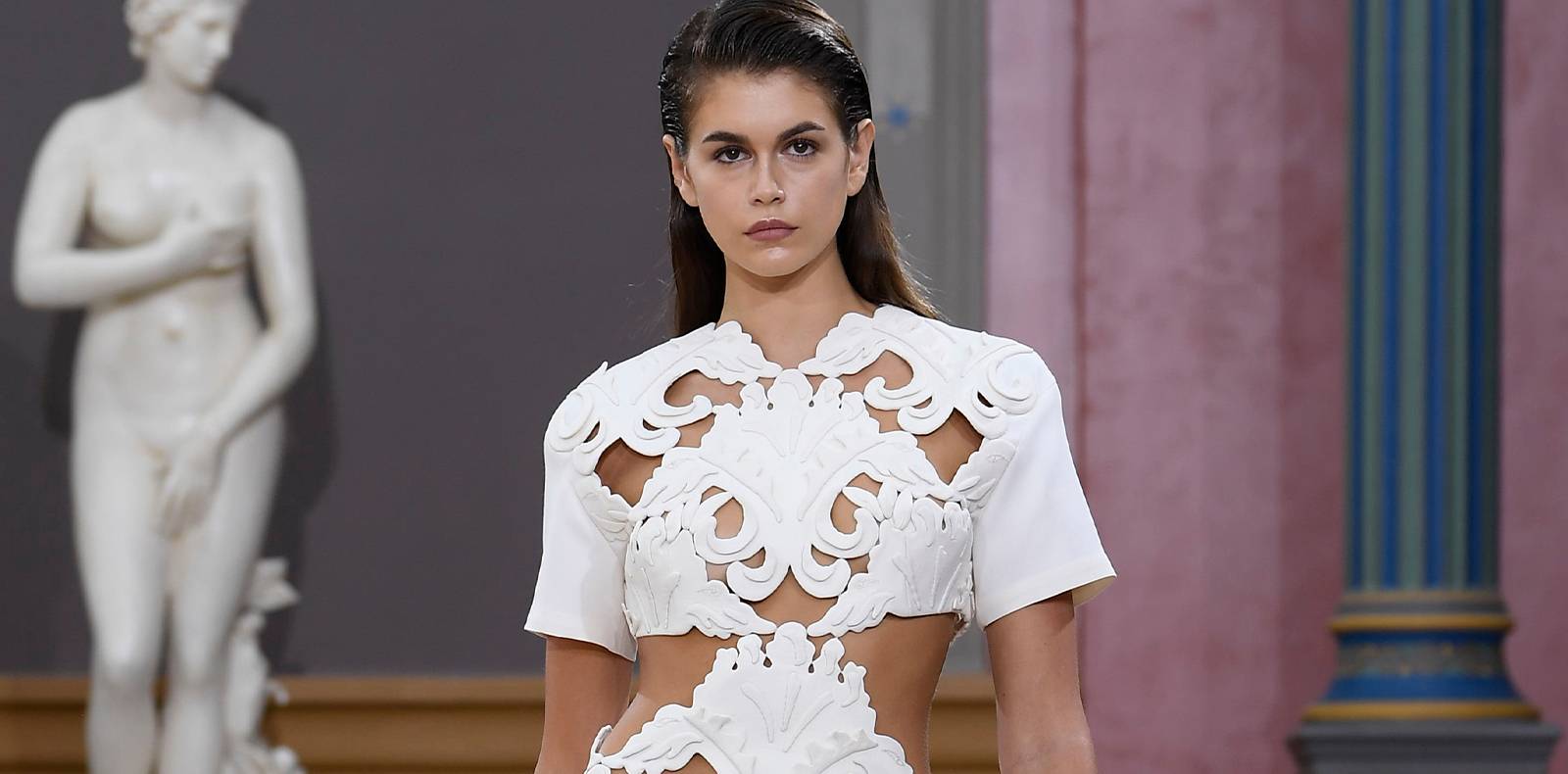 Défilé Valentino printemps-été 2024, Kaia Gerber, Fashion Week Paris