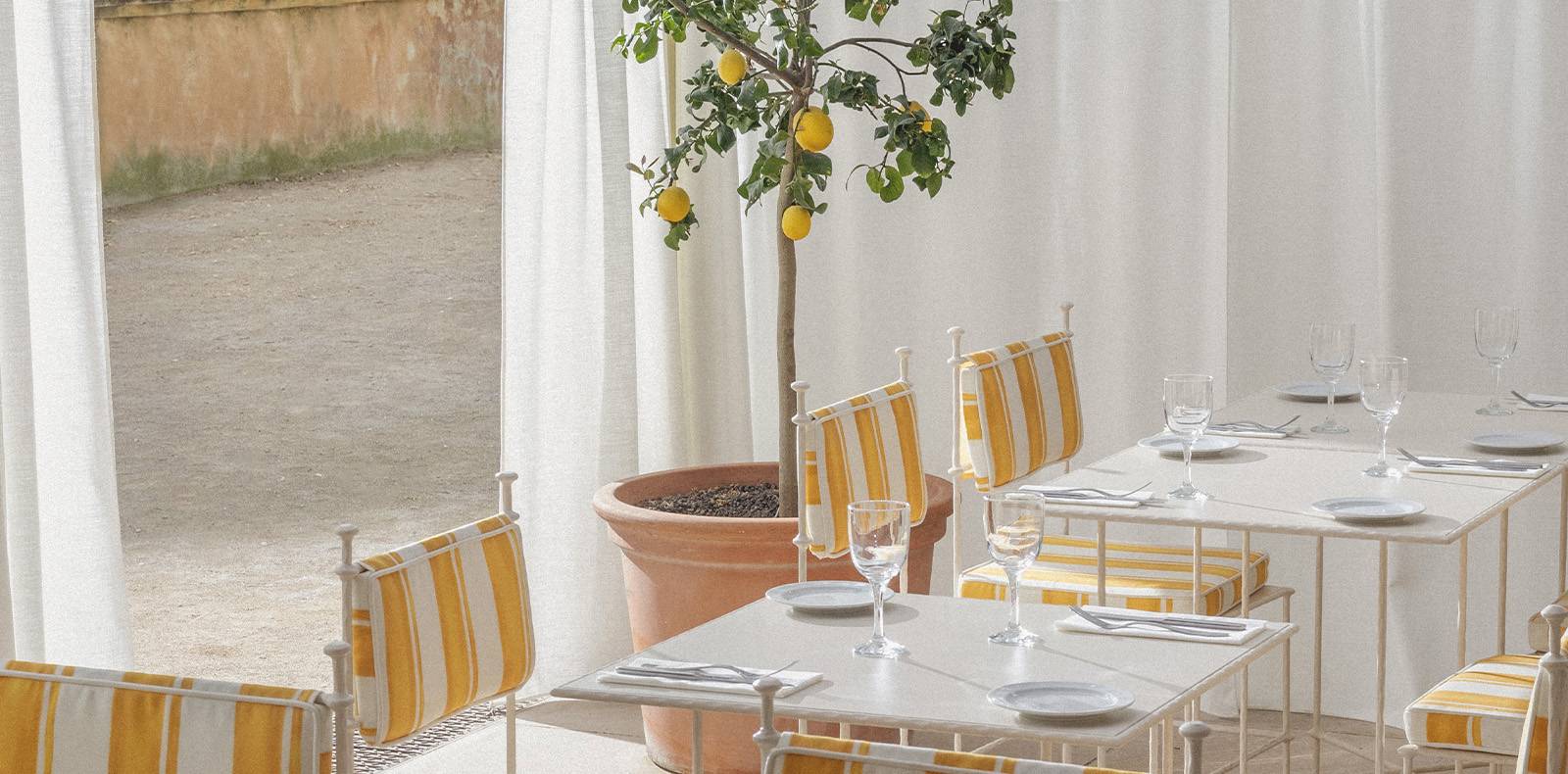 Jacquemus, Saint Tropez, plage, restaurant boutique