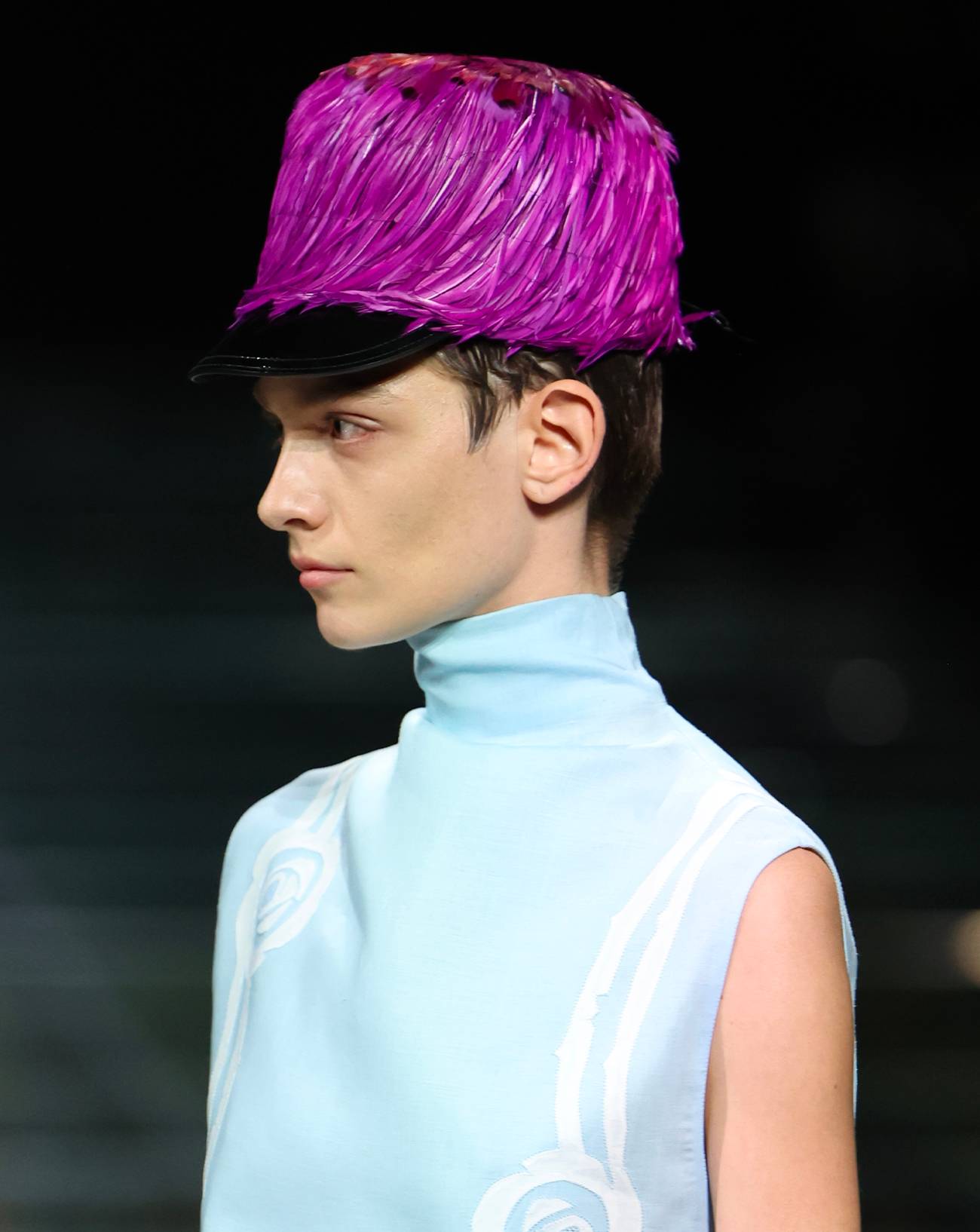 Défilé Prada automne-hiver 2024-2025, chapeaux, casquettes